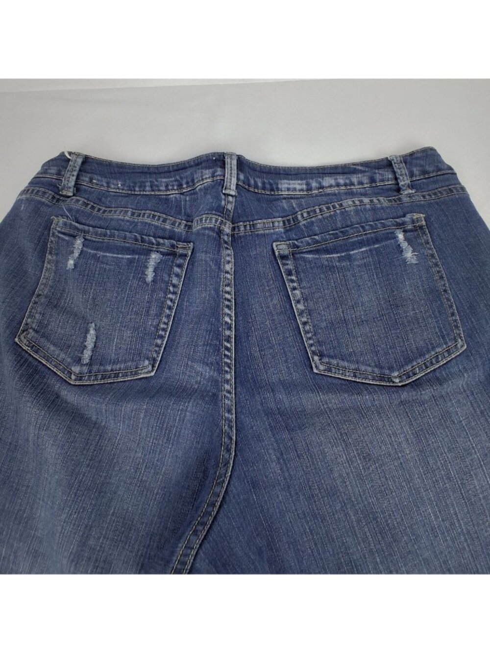 Fashion Bug Women's Plus Distressed Crop Capri Jeans 20W Blue - Picture 3 of 8